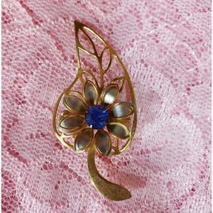 Vintage Costume Jewelry Leaf Pin